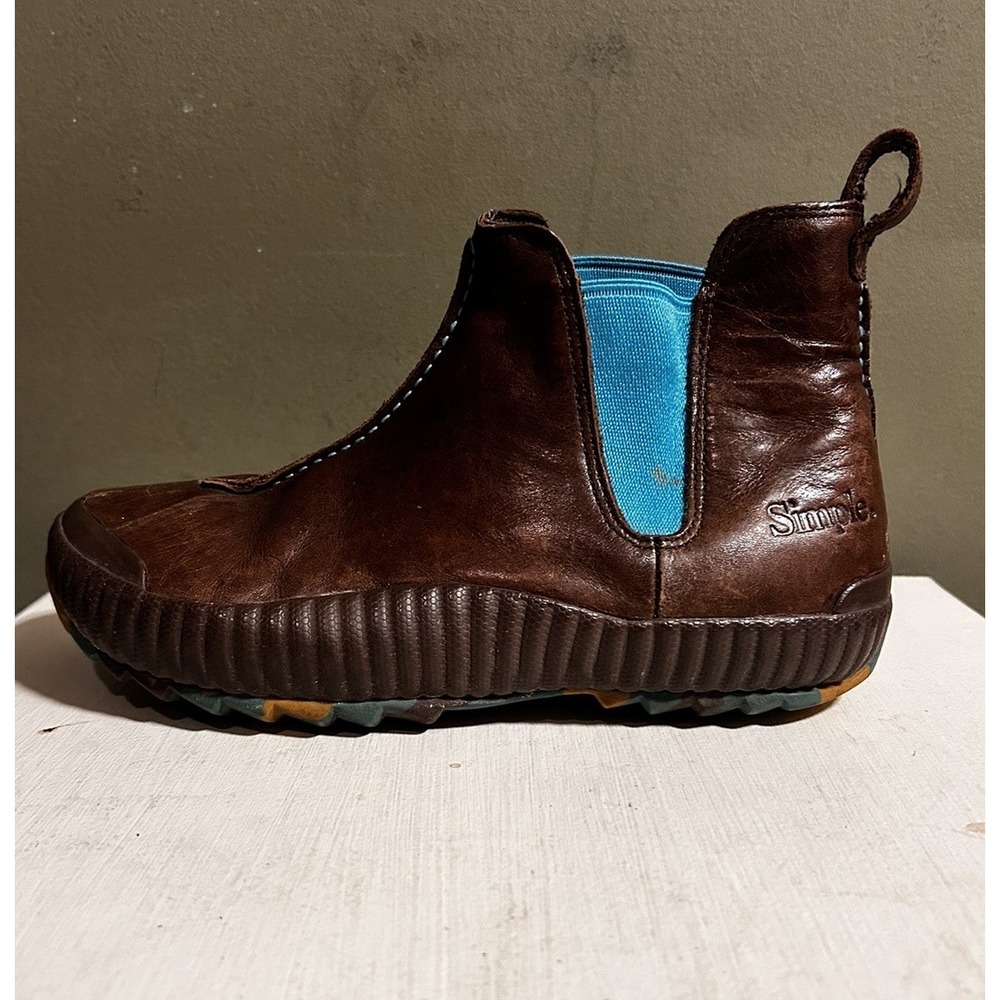 Simple Women's Size 7.5 Brown Leather Pull-On Boots Rubber Sole Outdoors Hiking